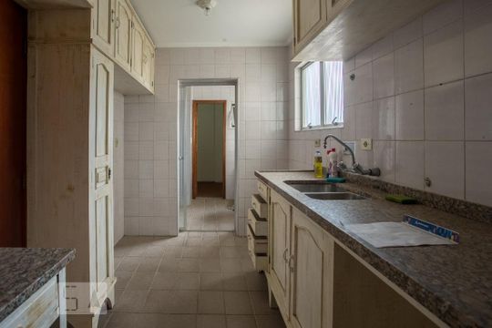 Cozinha de apartamento para alugar com 3 quartos, 90m² em Jardim Sonia, São Paulo