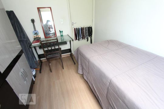 Quarto 1 de apartamento para alugar com 2 quartos, 55m² em Pinheirinho, Curitiba