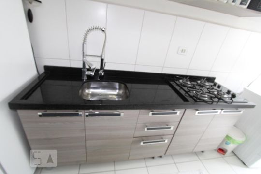 Cozinha de apartamento para alugar com 2 quartos, 55m² em Pinheirinho, Curitiba