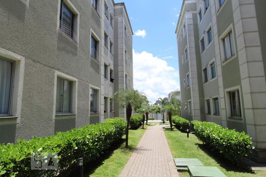 Fachada do bloco de apartamento para alugar com 2 quartos, 55m² em Pinheirinho, Curitiba