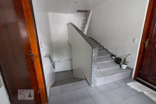 Escadas de acesso ao apartamento de apartamento à venda com 2 quartos, 50m² em Jardim Valéria, Guarulhos