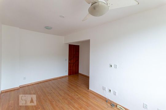 Sala de apartamento à venda com 2 quartos, 60m² em São Lourenço, Niterói