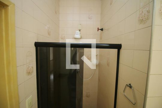 Banheiro de apartamento para alugar com 2 quartos, 66m² em Braz de Pina, Rio de Janeiro