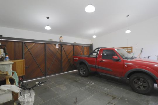 Garagem de casa à venda com 3 quartos, 490m² em Chácara Monte Alegre, São Paulo