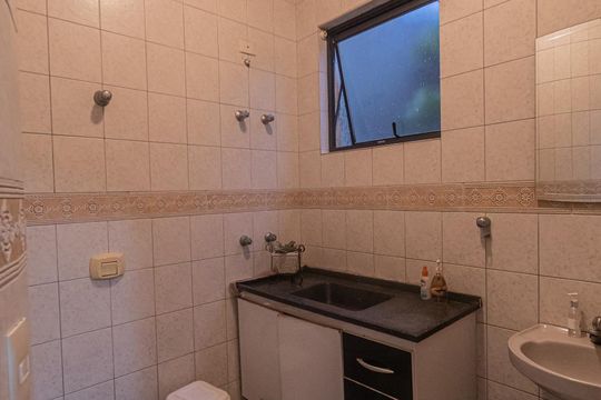 Banheiro de Serviço de casa à venda com 4 quartos, 357m² em Vila Nova Manchester, São Paulo