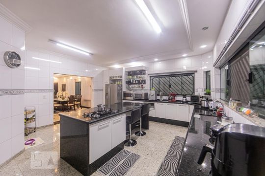 Cozinha de casa à venda com 4 quartos, 357m² em Vila Nova Manchester, São Paulo