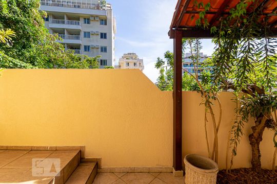 Vista da Suite 1 de casa para alugar com 5 quartos, 200m² em Santa Rosa, Niterói