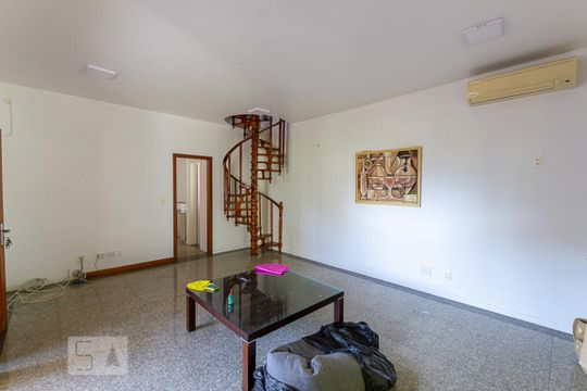 Sala de casa para alugar com 5 quartos, 200m² em Santa Rosa, Niterói