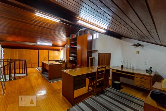 Escritório de casa para alugar com 5 quartos, 200m² em Santa Rosa, Niterói