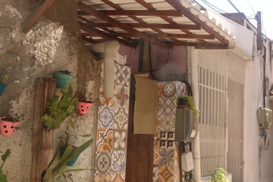 Fachada de casa à venda com 2 quartos, 90m² em Centro, Niterói