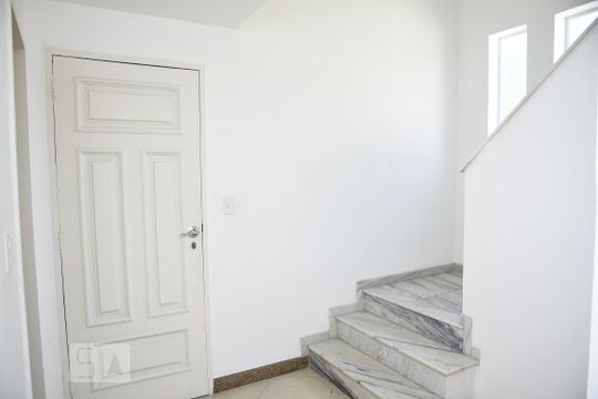 Hall de casa à venda com 4 quartos, 650m² em Pechincha, Rio de Janeiro