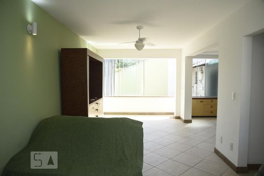 Sala de casa à venda com 4 quartos, 650m² em Pechincha, Rio de Janeiro