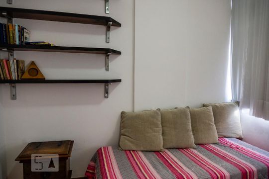 Quarto 1 de apartamento à venda com 2 quartos, 77m² em Copacabana, Rio de Janeiro