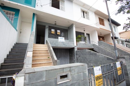 Fachada de casa à venda com 3 quartos, 100m² em Vila Clementino, São Paulo