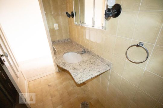 Banheiro de casa à venda com 3 quartos, 100m² em Vila Clementino, São Paulo