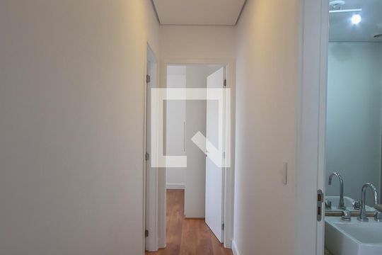 Corredor de apartamento para alugar com 2 quartos, 55m² em Vila Andrade, São Paulo