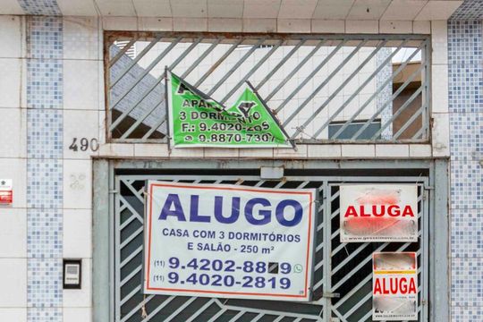 Fachada de casa para alugar com 3 quartos, 140m² em Parque Cruzeiro do Sul, São Paulo