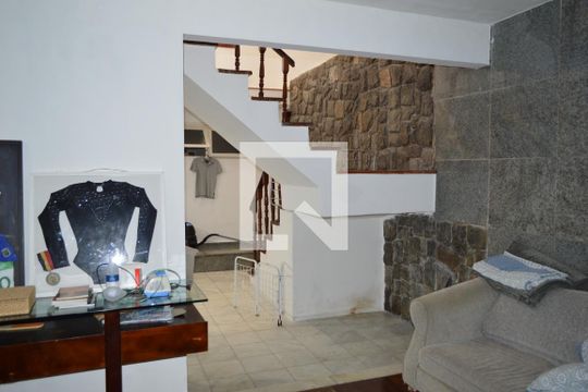 Sala de casa para alugar com 6 quartos, 650m² em Anil, Rio de Janeiro