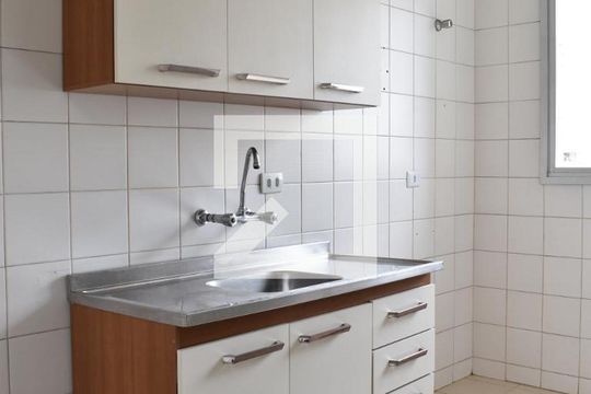 Cozinha de apartamento para alugar com 1 quarto, 57m² em Rebouças, Curitiba