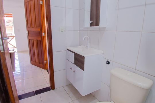 Banheiro suíte de apartamento para alugar com 2 quartos, 55m² em Ingleses do Rio Vermelho, Florianópolis