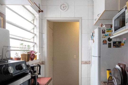 Cozinha e Área de Serviço de apartamento à venda com 2 quartos, 70m² em Bela Vista, Porto Alegre