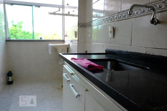 Cozinha e área de serviço de apartamento à venda com 2 quartos, 50m² em Jacarepaguá, Rio de Janeiro