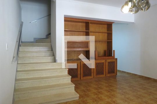 Sala de casa para alugar com 3 quartos, 160m² em Vila Arcádia, São Paulo