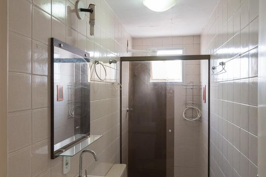 Banheiro de apartamento à venda com 2 quartos, 65m² em Vila Guarani (Z Sul), São Paulo