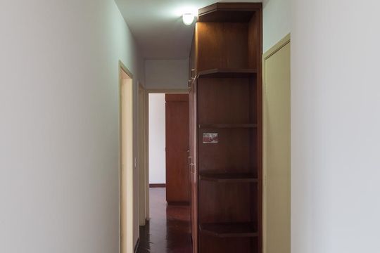 Corredor de apartamento à venda com 2 quartos, 65m² em Vila Guarani (Z Sul), São Paulo