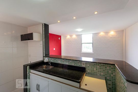 Cozinha  de apartamento para alugar com 2 quartos, 60m² em Fátima, Niterói
