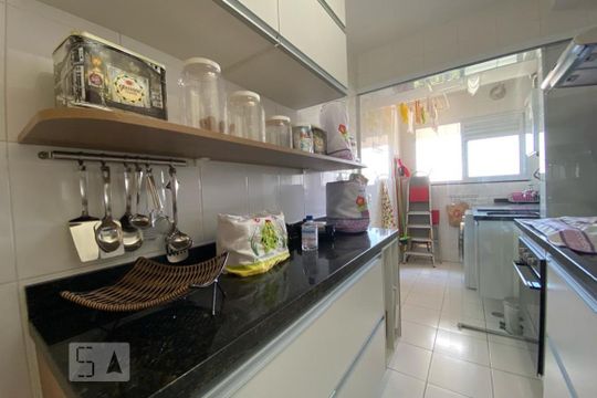 Cozinha de apartamento à venda com 2 quartos, 85m² em Vila Suzana, São Paulo