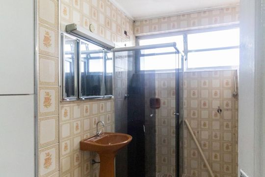 Banheiro de kitnet/studio para alugar com 1 quarto, 36m² em Liberdade, São Paulo