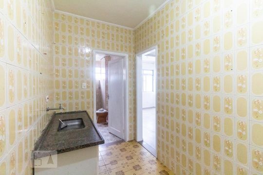 Cozinha de kitnet/studio para alugar com 1 quarto, 36m² em Liberdade, São Paulo