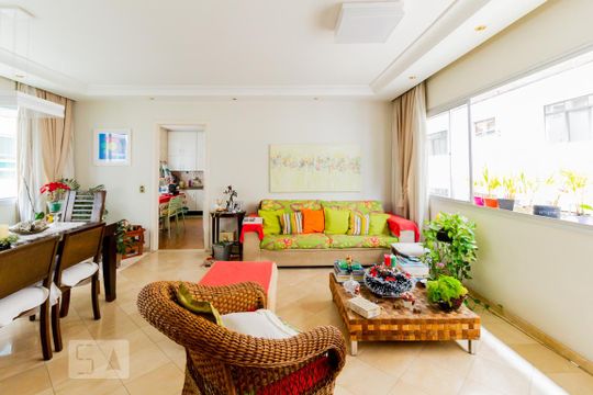 Apartamento à venda com 3 quartos, 130m² em Santa Cecilia, São Paulo