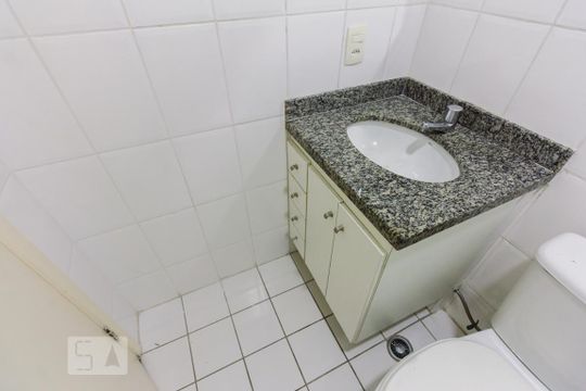 Banheiro 02 de apartamento para alugar com 2 quartos, 58m² em Barra Funda, São Paulo