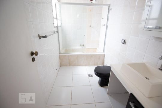 Banheiro de apartamento à venda com 2 quartos, 86m² em Vila Clementino, São Paulo