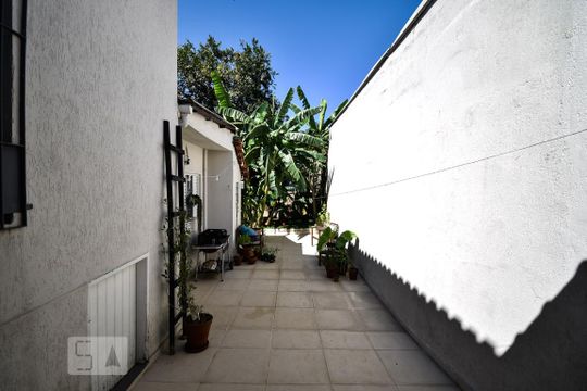 Casa à venda com 3 quartos, 240m² em Jardim das Bandeiras, São Paulo