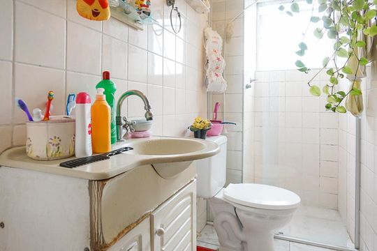 Banheiro social de apartamento à venda com 2 quartos, 50m² em Brás, São Paulo