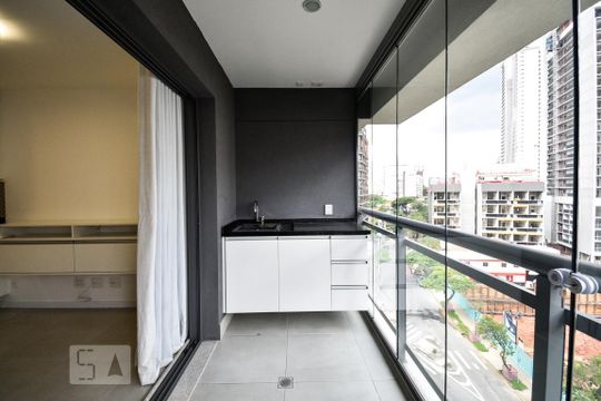 Varanda de kitnet/studio para alugar com 1 quarto, 31m² em Sumarezinho, São Paulo
