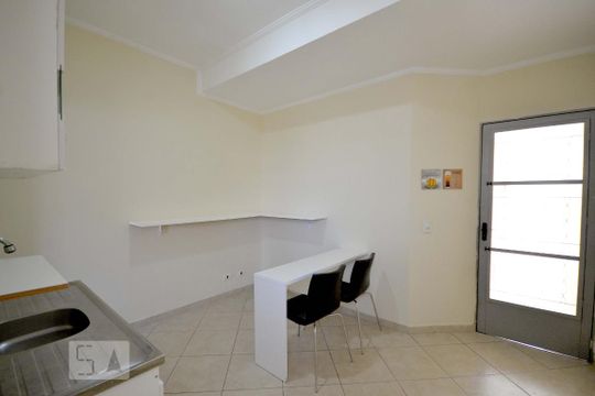Sala/Cozinha de kitnet/studio para alugar com 1 quarto, 30m² em Vila Monumento, São Paulo