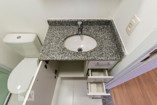 Banheiro de kitnet/studio à venda com 1 quarto, 28m² em Liberdade, São Paulo