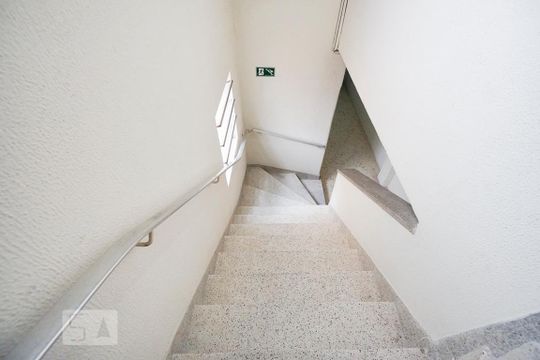 Escada de apartamento à venda com 1 quarto, 68m² em Brás, São Paulo