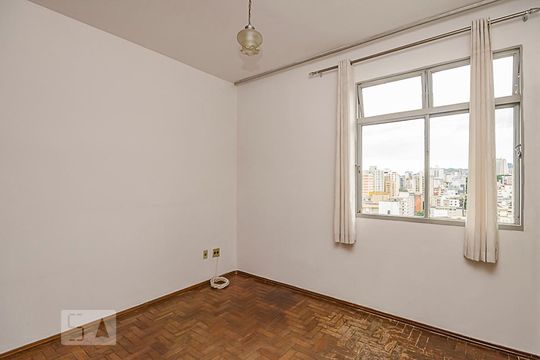 Suíte de apartamento à venda com 3 quartos, 90m² em Coracao de Jesus, Belo Horizonte