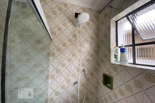 Chuveiro de casa à venda com 3 quartos, 150m² em Jardim Monte Kemel, São Paulo