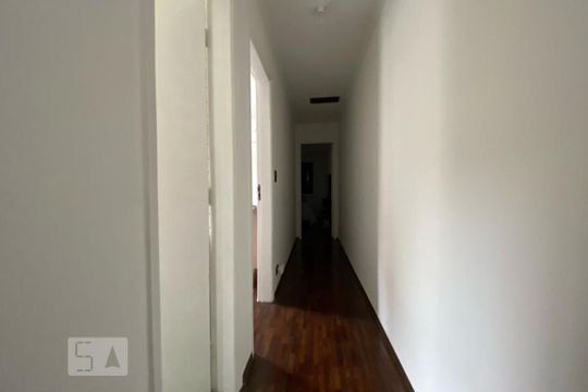 Corredor de casa à venda com 3 quartos, 150m² em Jardim Monte Kemel, São Paulo