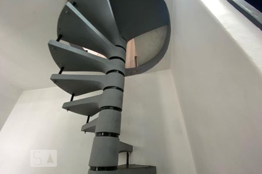 Escada de casa à venda com 3 quartos, 150m² em Jardim Monte Kemel, São Paulo