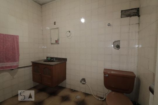 Banheiro de Serviço de casa à venda com 3 quartos, 150m² em Vila Invernada, São Paulo