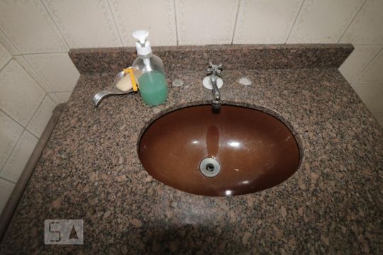 Banheiro de Serviço - pia de casa à venda com 3 quartos, 150m² em Vila Invernada, São Paulo