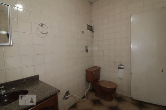 Banheiro de Serviço de casa à venda com 3 quartos, 150m² em Vila Invernada, São Paulo