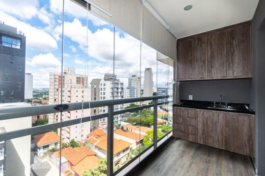 Varanda de kitnet/studio para alugar com 1 quarto, 30m² em Sumarezinho, São Paulo